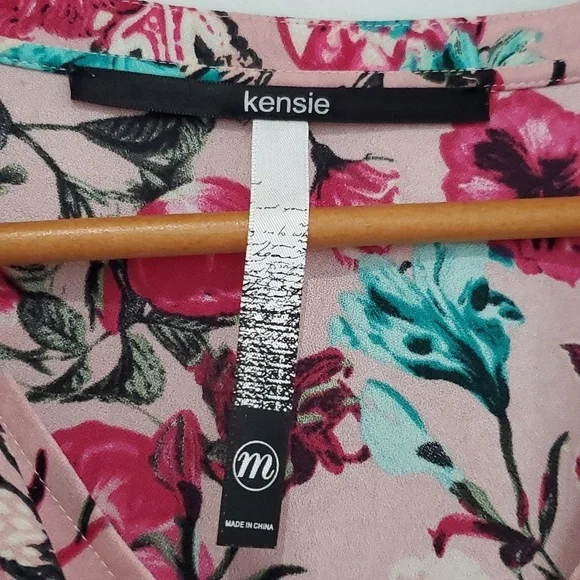 Kensie Pink Floral V-Neck with bow tie bell sleeve blouse size M - Picture 8 of 12